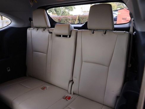 Used 2021 Toyota Highlander Platinum image 12