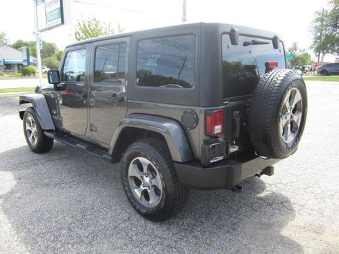 Used 2017 Jeep Wrangler Unlimited Sahara w/ Connectivity Group AWD/4WD image 6