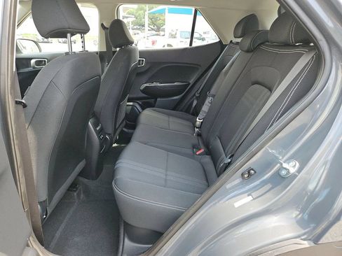 Used 2025 Hyundai Venue SEL FWD image 17