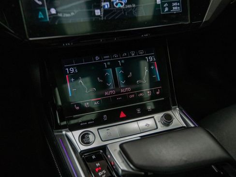 Used 2021 Audi e-tron Prestige w/ Prestige Package AWD/4WD image 19