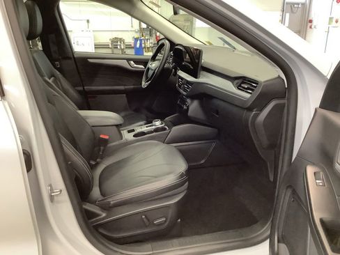 Used 2025 Ford Escape Platinum w/ Premium Technology Package AWD/4WD image 13