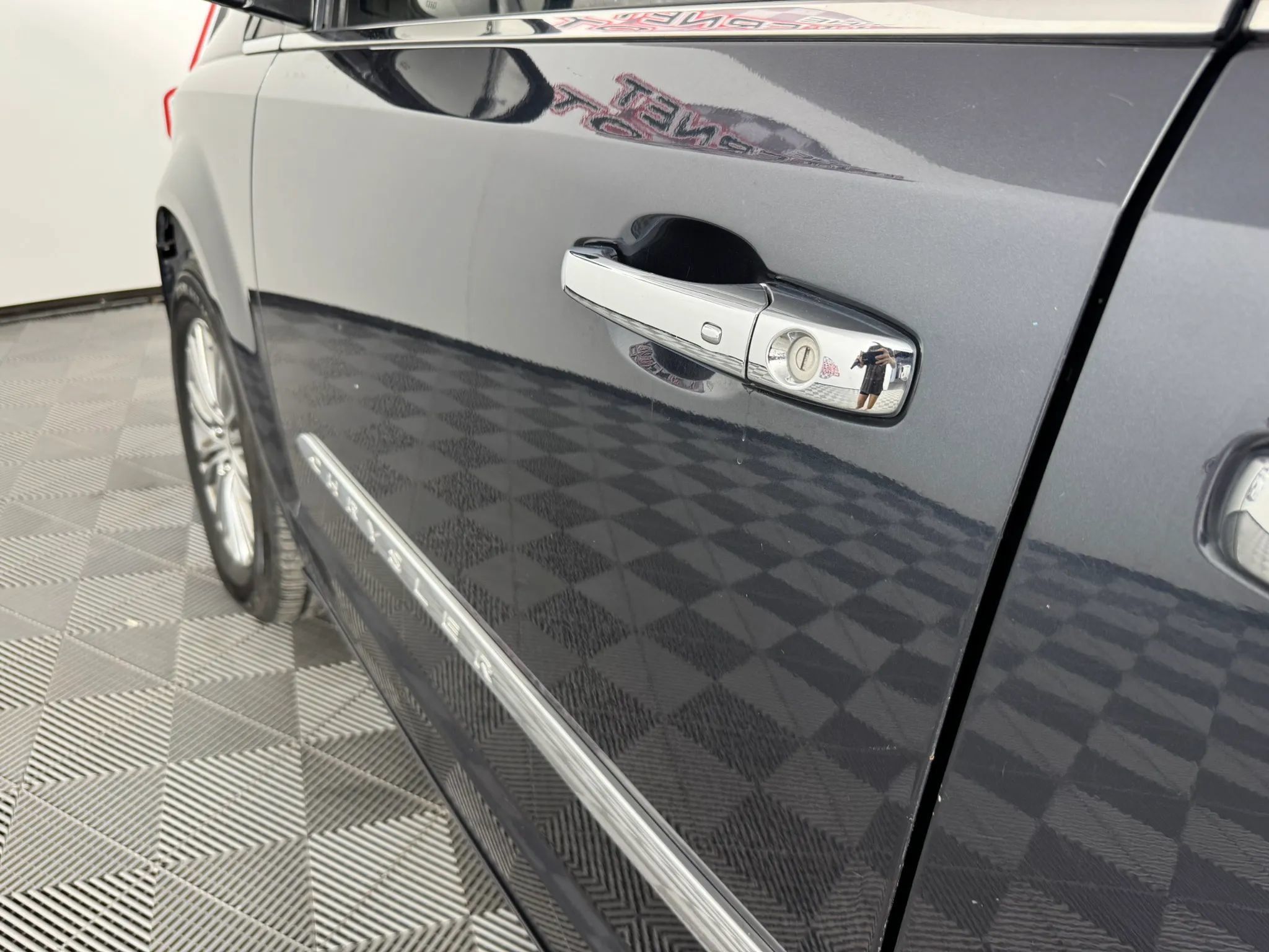 Used 2014 Chrysler Town & Country Touring-L w/ Driver Convenience Group FWD image 22