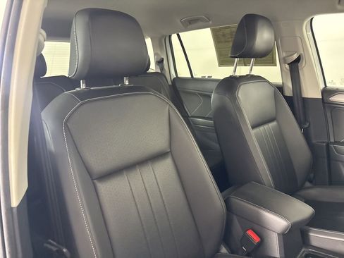 Used 2024 Volkswagen Tiguan SE image 26