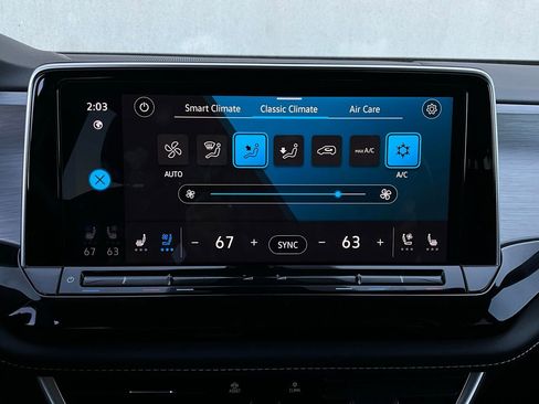 Used 2025 Volkswagen Atlas Cross Sport SE image 28