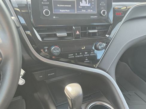 Used 2022 Toyota Camry SE w/ Carpet Mat Package (TMS) image 24