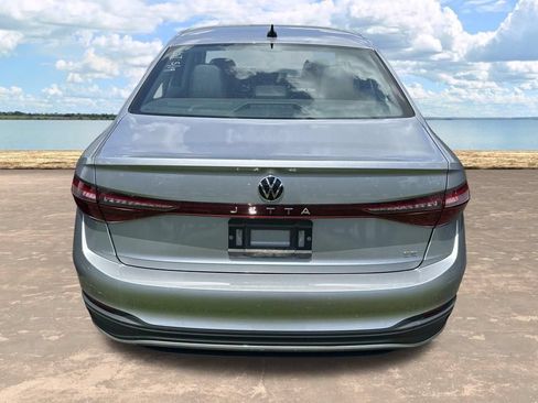 Used 2025 Volkswagen Jetta SE FWD image 9