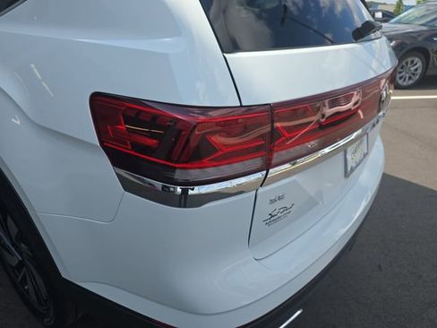 Used 2024 Volkswagen Atlas SE w/ Panoramic Sunroof Package FWD image 27