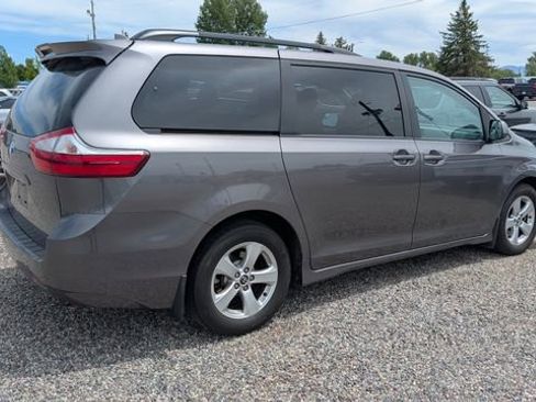 Used 2018 Toyota Sienna LE FWD image 2