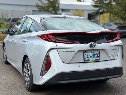 Used 2021 Toyota Prius Prime Limited FWD image 3