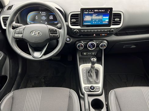 Certified 2025 Hyundai Venue Limited FWD image 11