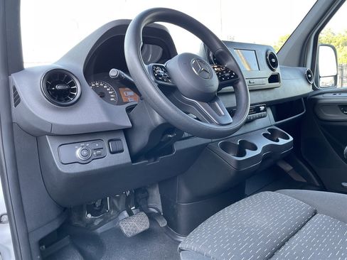 Used 2019 Mercedes-Benz Sprinter 2500 image 14