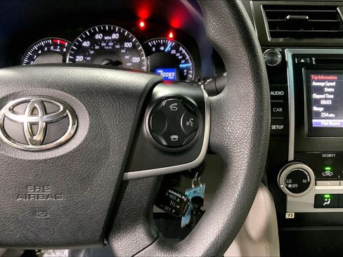 Used 2014 Toyota Camry LE FWD image 25