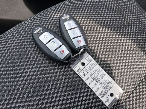 Used 2018 Nissan Rogue Sport SV image 17