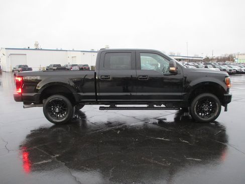 Used 2022 Ford F250 Lariat w/ Black Appearance Package image 4