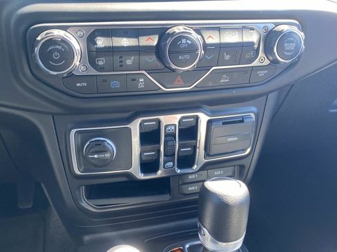 Used 2023 Jeep Wrangler Unlimited w/ Sun & Screen Package image 29