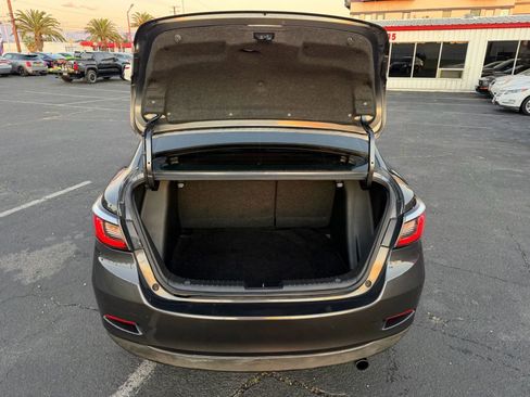 Used 2017 Toyota Yaris iA image 7