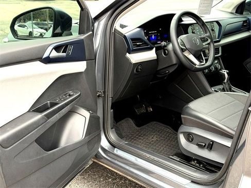 Certified 2022 Volkswagen Taos SE image 11