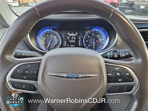 Used 2018 Chrysler Pacifica Touring-L image 27