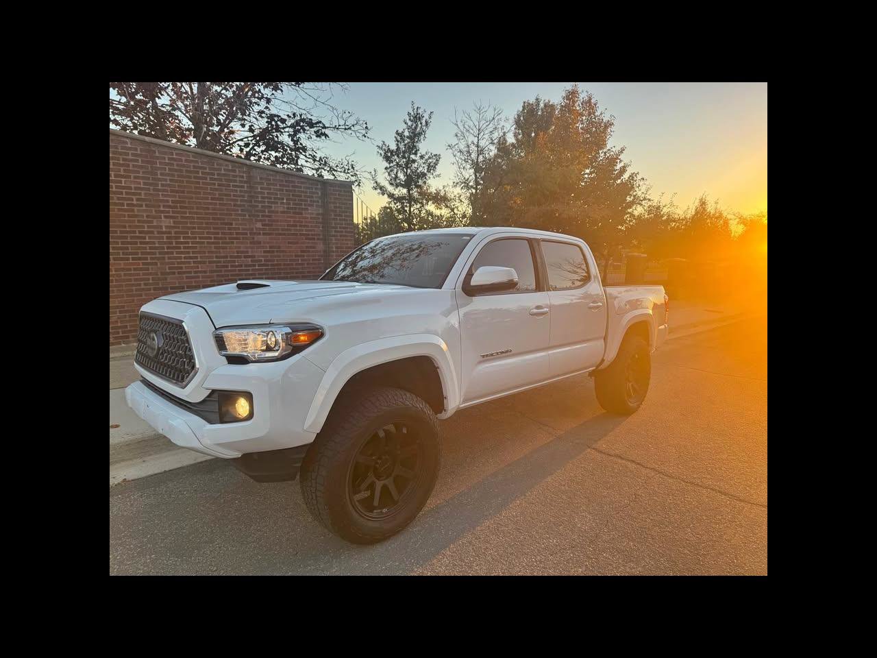 Used 2019 Toyota Tacoma TRD Sport AWD/4WD image 1