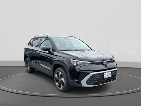 New 2026 Volkswagen Taos SE AWD/4WD image 1