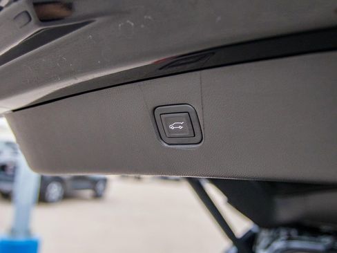 New 2025 Chevrolet Blazer LT w/ Convenience Package FWD image 11