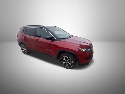 Used 2025 Jeep Compass Limited AWD/4WD image 4