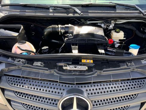 Used 2018 Mercedes-Benz Sprinter 2500 image 30