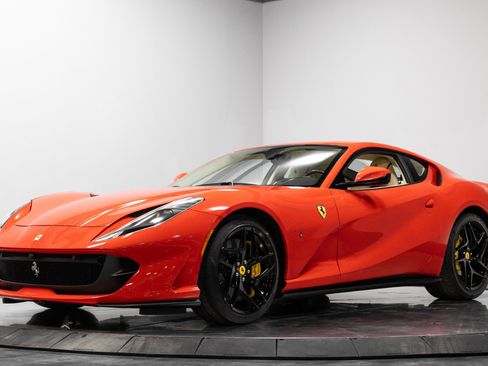 Used 2018 Ferrari 812 Superfast image 3
