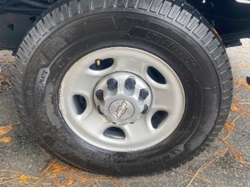 Used 2018 Chevrolet Express 2500 image 25