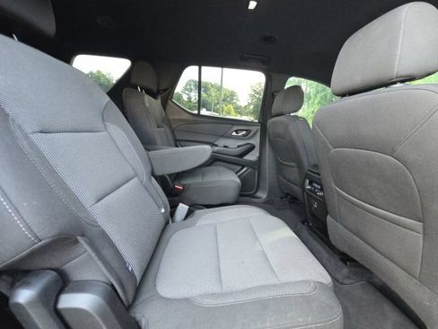 Used 2023 Chevrolet Traverse LT FWD image 14