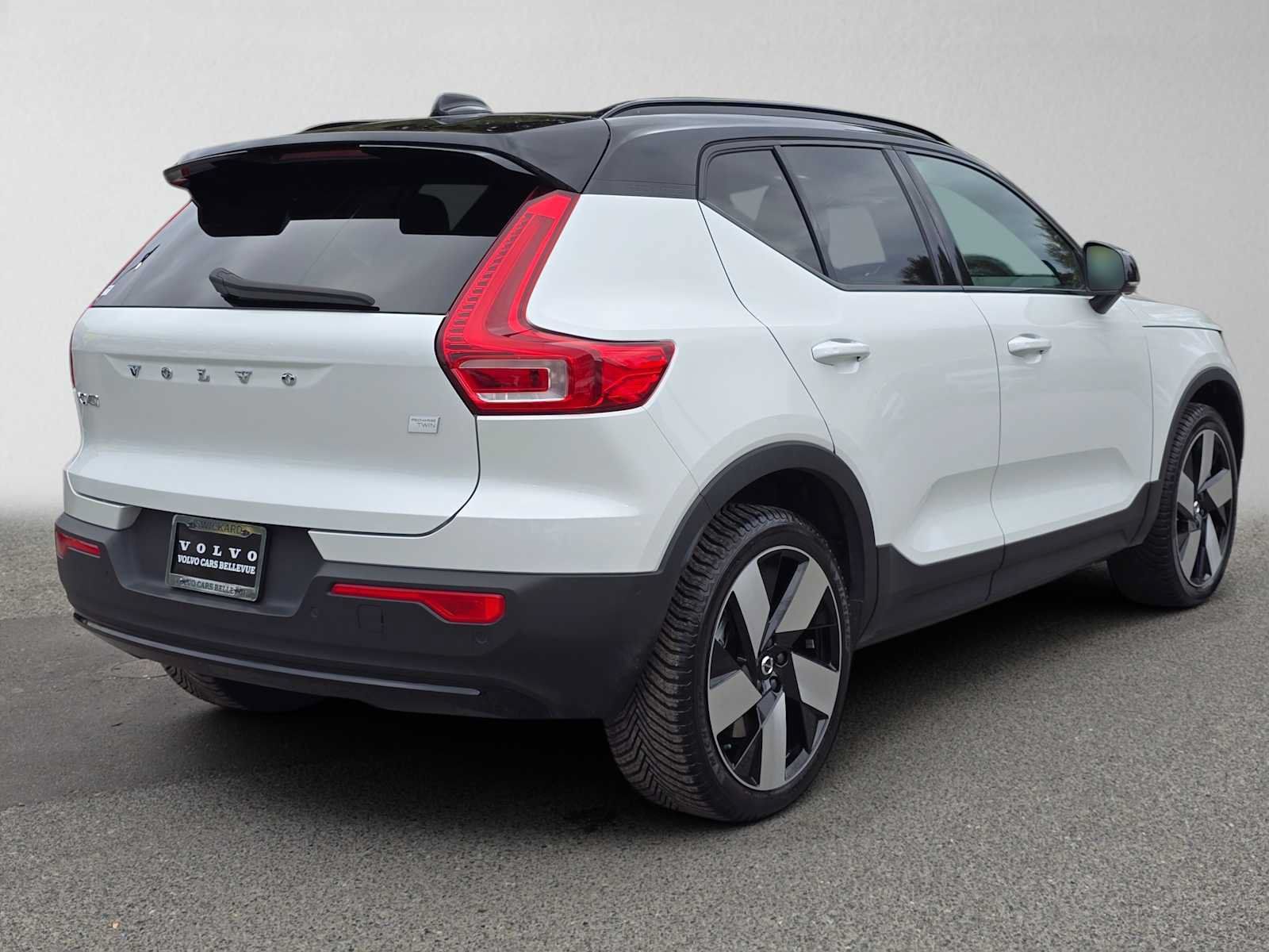 Certified 2023 Volvo XC40 Recharge Ultimate w/ Protection Package Premier AWD/4WD image 4