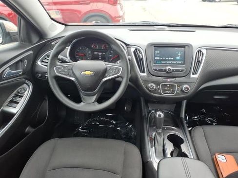 Used 2018 Chevrolet Malibu LT FWD image 16