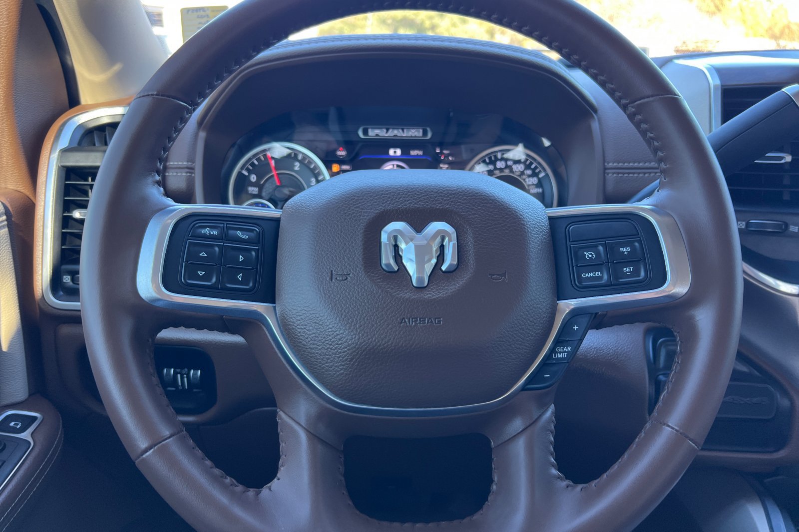 Used 2022 RAM 2500 Laramie AWD/4WD image 25