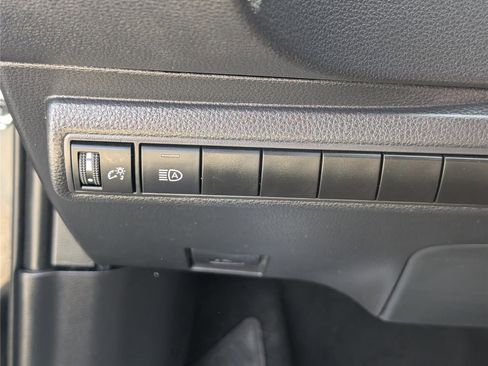 Used 2025 Toyota Corolla LE image 19