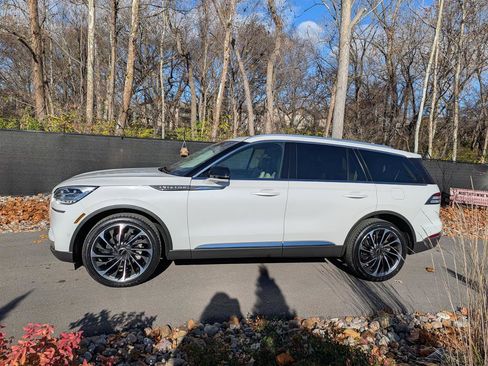 Certified 2022 Lincoln Aviator Reserve w/ Equipment Group 201A image 2