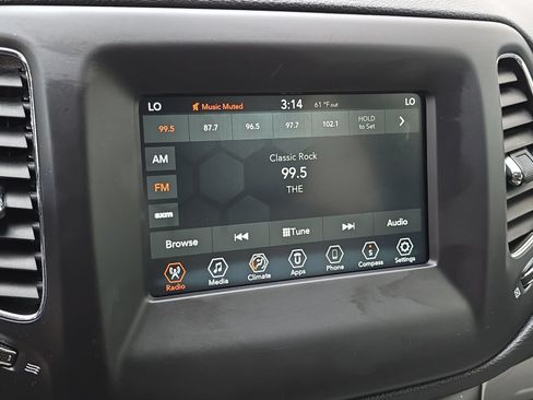 Used 2018 Jeep Compass Latitude w/ Popular Equipment Group FWD image 23