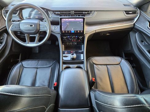 Used 2024 Jeep Grand Cherokee L Limited w/ Luxury Tech Group II image 16