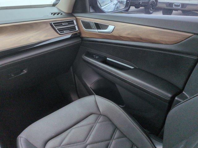 Used 2025 Volkswagen Atlas SE FWD image 19