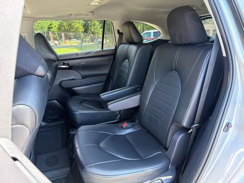 Used 2024 Toyota Highlander XLE AWD/4WD image 21