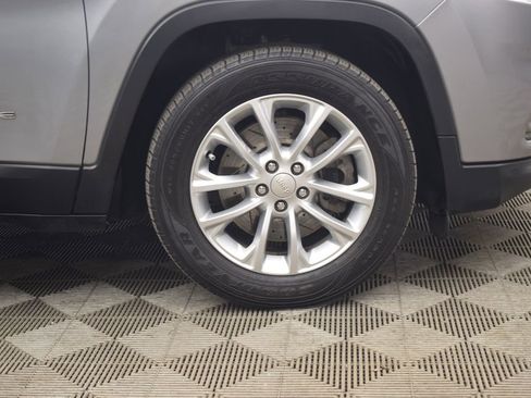 Used 2019 Jeep Cherokee Latitude w/ Popular Appearance Group image 27