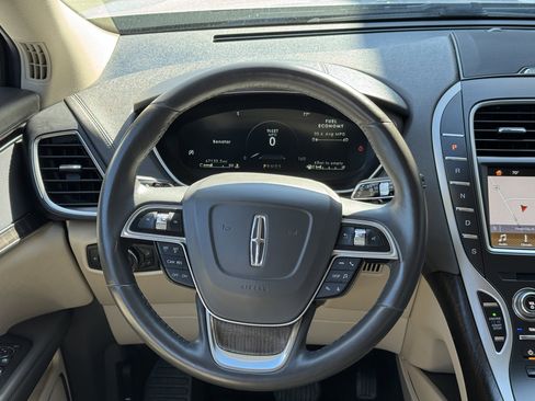 Used 2019 Lincoln Nautilus Select image 10