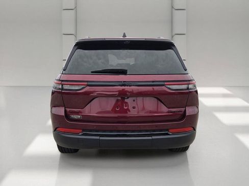 Certified 2024 Jeep Grand Cherokee Limited w/ Luxury Tech Group II AWD/4WD image 4