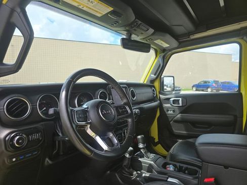 Used 2022 Jeep Wrangler Unlimited Sahara AWD/4WD image 13