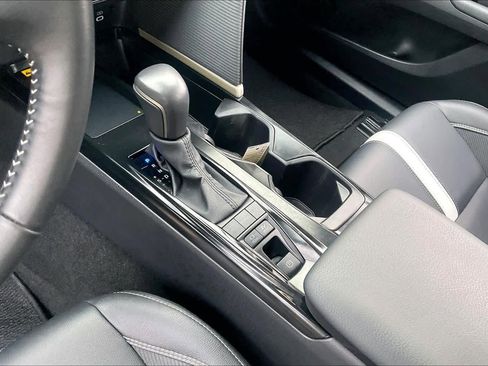 Used 2025 Toyota Camry SE w/ Convenience Package FWD image 13