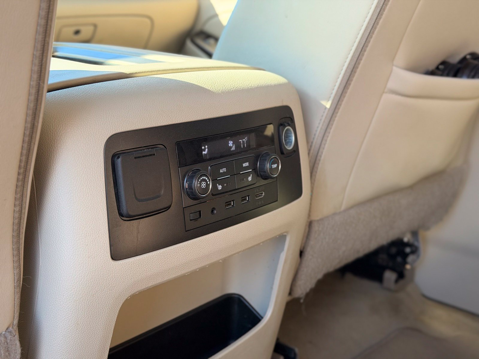 Used 2018 GMC Yukon XL Denali w/ Open Road Package AWD/4WD image 25