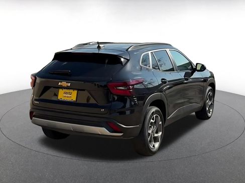 Used 2025 Chevrolet Trax LT FWD image 11