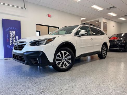 Used 2020 Subaru Outback Premium AWD/4WD image 2