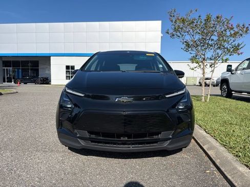 Used 2023 Chevrolet Bolt LT w/ Infotainment Package FWD image 2