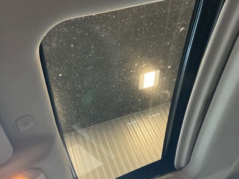 Used 2023 Toyota Highlander XLE image 11