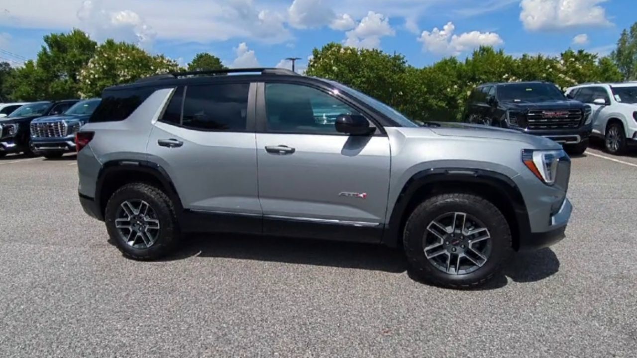 Used 2026 GMC Terrain AT4 w/ Technology Package II AWD/4WD image 2